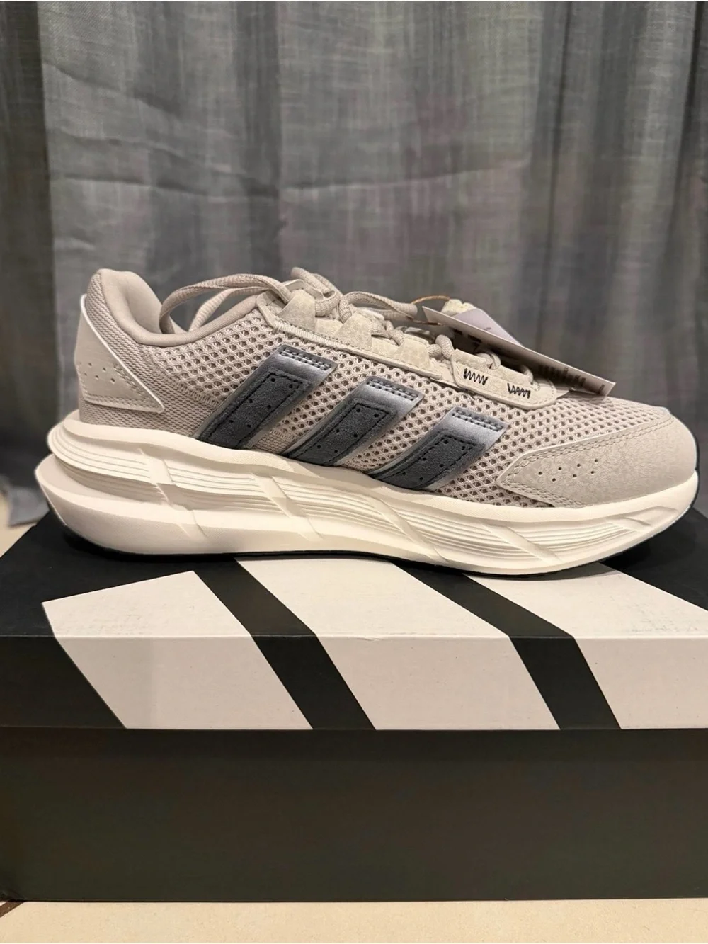 NWT Adidas Astrastar Gray & Silver 6.5W / 5Y